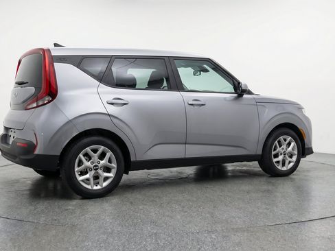 Used 2025 Kia Soul LX w/ LX Technology Package FWD image 9