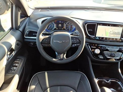 New 2026 Chrysler Pacifica Limited w/ S Appearance Package FWD image 5