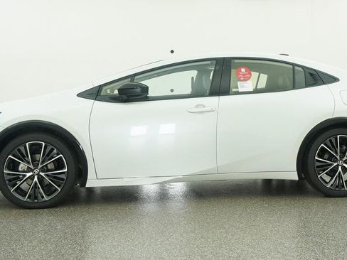 New 2027 Toyota Prius Limited FWD image 2
