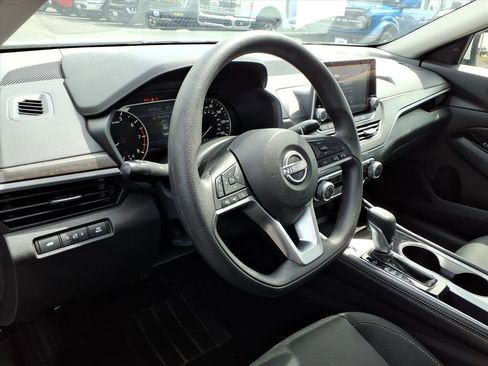 Used 2023 Nissan Altima 2.5 SV image 9