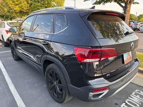 Used 2022 Volkswagen Taos SE w/ Panoramic Sunroof Package AWD/4WD image 5