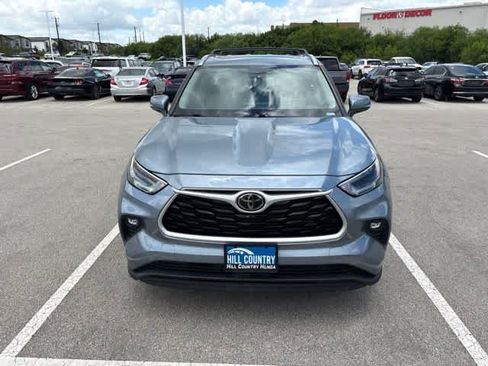 Used 2021 Toyota Highlander XLE FWD image 8