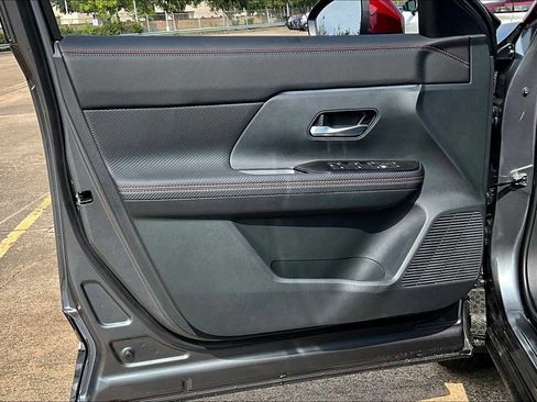New 2025 Nissan Kicks SR image 16
