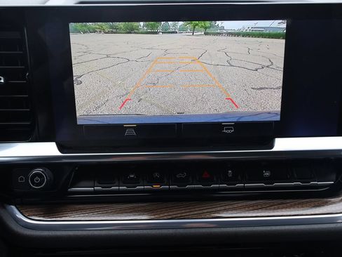 Used 2024 Chevrolet Silverado 1500 LT AWD/4WD image 40