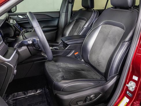 Used 2024 Jeep Grand Cherokee L Altitude image 24