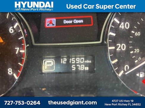 Used 2015 Nissan Pathfinder SV image 12