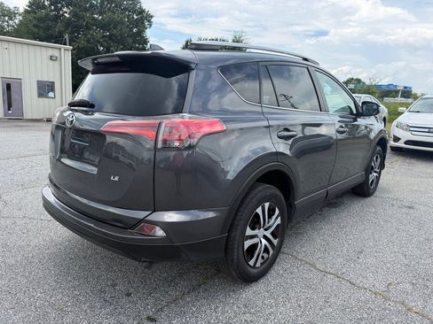 Used 2018 Toyota RAV4 LE FWD image 7