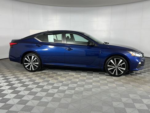 Used 2021 Nissan Altima 2.5 SR w/ SR Premium Package AWD/4WD image 4