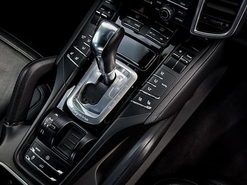 Used 2011 Porsche Cayenne S image 27