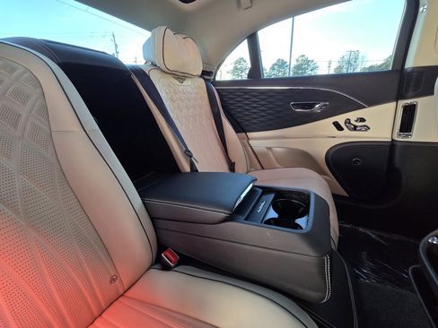 Used 2020 Bentley Flying Spur W12 image 44