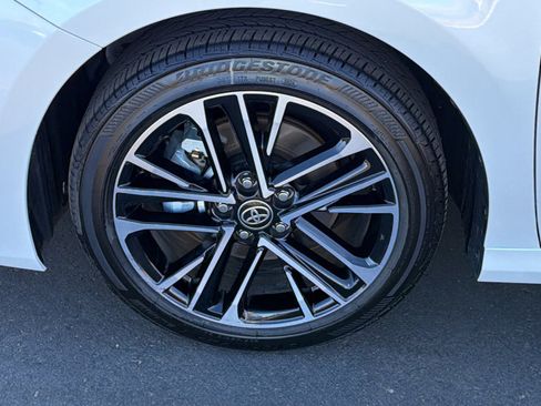 Used 2025 Toyota Camry XLE image 9