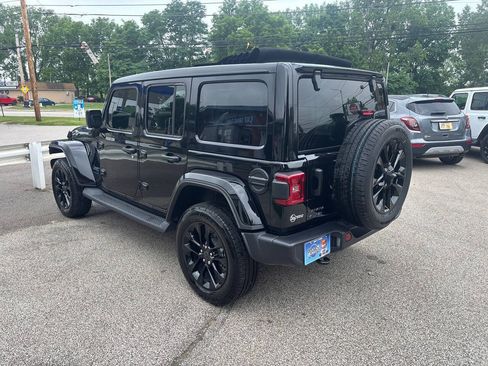 Used 2025 Jeep Wrangler Unlimited Sahara AWD/4WD image 6