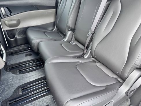 New 2026 Kia Carnival image 27