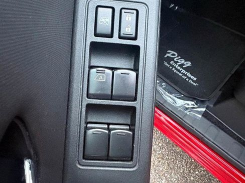 Used 2024 Nissan Frontier SV image 14