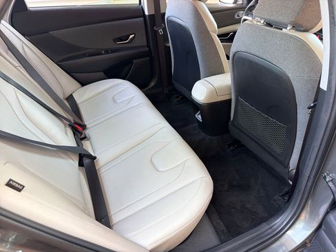 Used 2025 Hyundai Elantra Limited FWD image 33