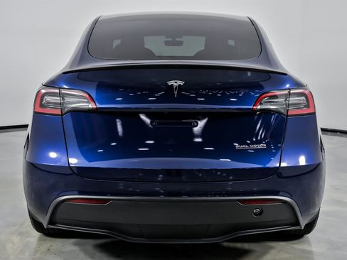 Used 2023 Tesla Model Y Performance image 11