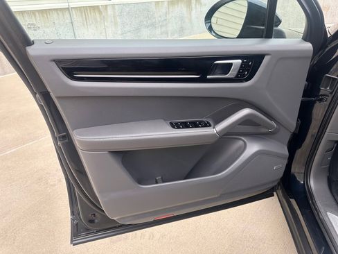 Used 2021 Porsche Cayenne image 9