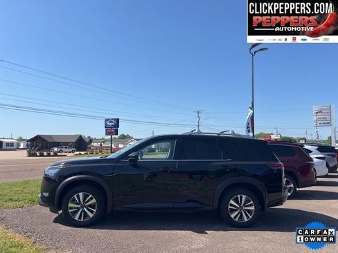 Used 2025 Nissan Pathfinder SL FWD image 3