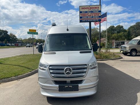 Used 2021 Mercedes-Benz Sprinter 3500 image 12