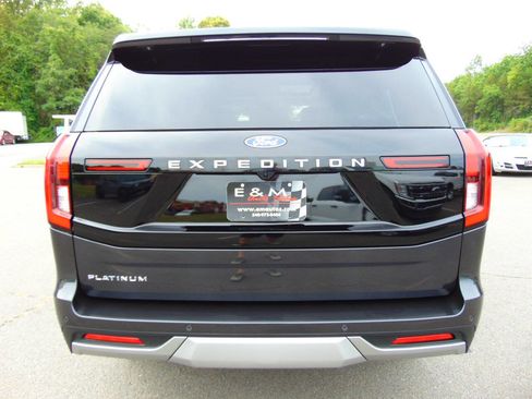 Used 2025 Ford Expedition Platinum w/ Driver's Package AWD/4WD image 4