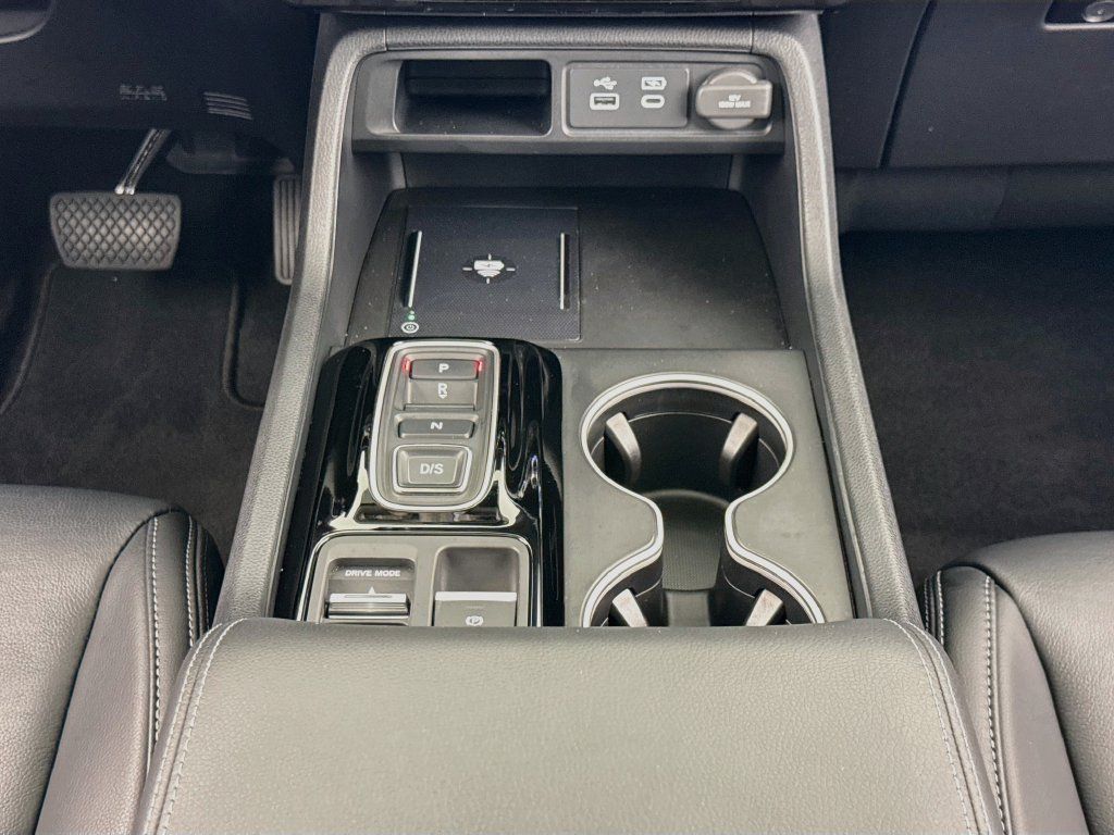 Used 2025 Honda Pilot Touring image 12