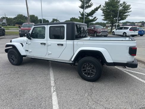 New 2025 Jeep Gladiator Sport image 20