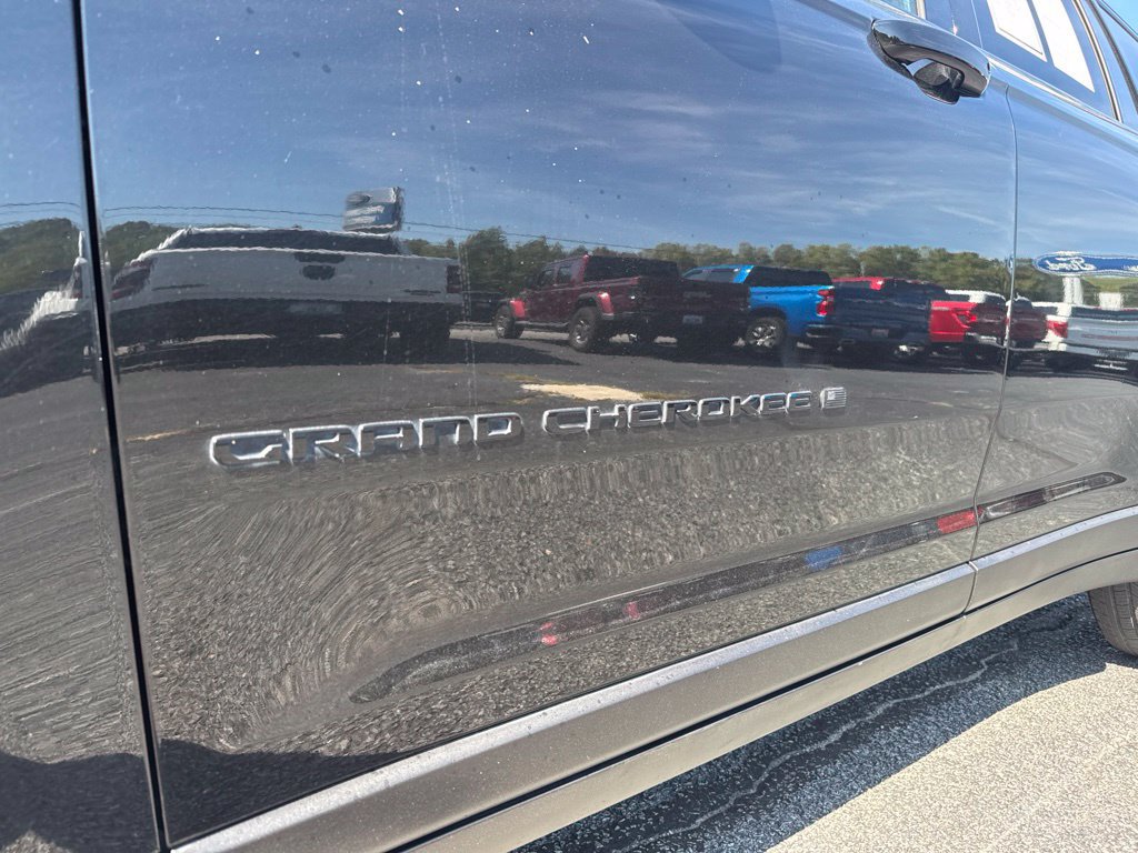 Used 2024 Jeep Grand Cherokee L Laredo AWD/4WD image 42
