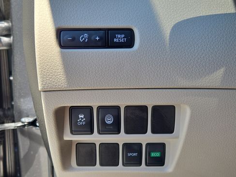 Used 2020 Nissan Rogue Sport SV FWD image 23