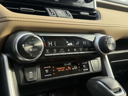 Used 2022 Toyota RAV4 Limited image 21