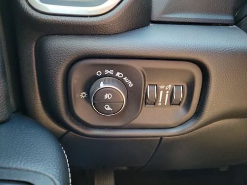 Used 2026 RAM 2500 Laramie AWD/4WD image 22