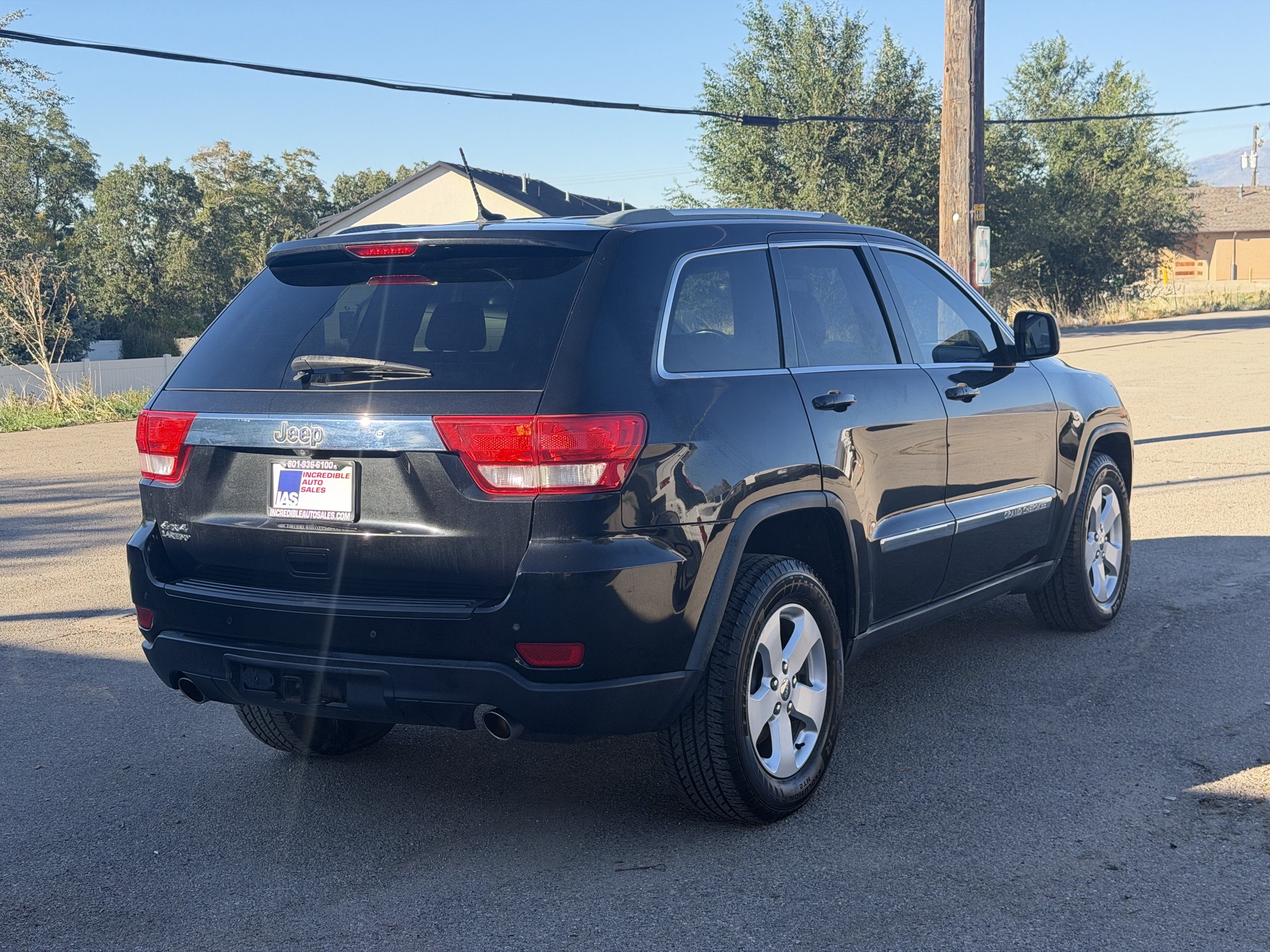 Used 2012 Jeep Grand Cherokee Laredo AWD/4WD image 6
