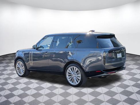 Used 2025 Land Rover Range Rover SE AWD/4WD image 3