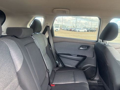 Certified 2023 Nissan Rogue SV FWD image 27