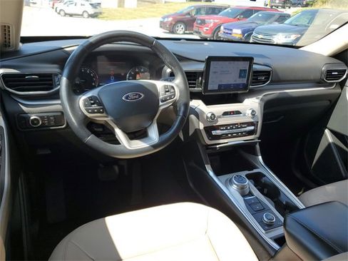 Used 2023 Ford Explorer XLT w/ Equipment Group 202A image 10
