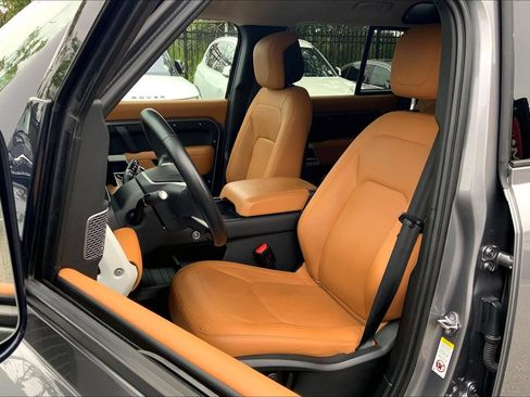 Certified 2023 Land Rover Defender 110 SE AWD/4WD image 7