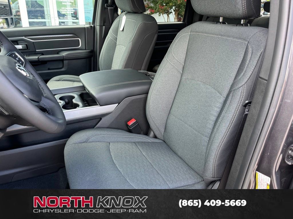 New 2026 RAM 3500 Big Horn AWD/4WD image 4