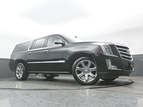 Used 2020 Cadillac Escalade ESV Premium Luxury image 29