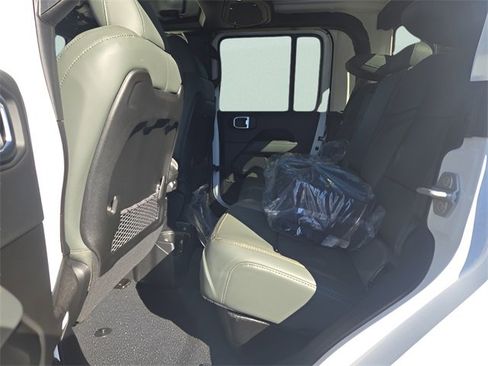 New 2026 Jeep Gladiator Mojave image 16