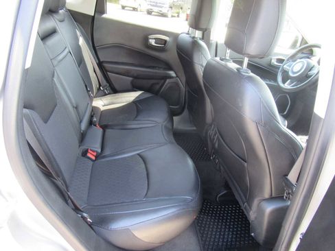 Used 2019 Jeep Compass Latitude AWD/4WD image 18