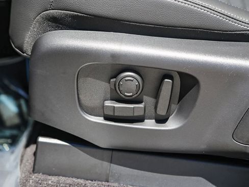 New 2025 Land Rover Discovery Dynamic SE image 21