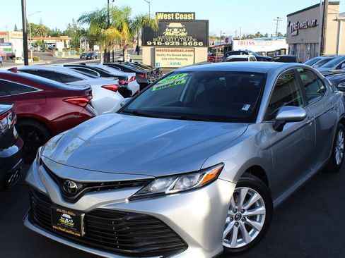 Used 2019 Toyota Camry LE w/ Carpet Mat Package FWD image 37
