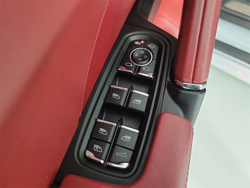 Used 2016 Porsche Cayenne GTS image 18