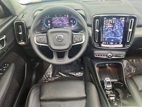 Used 2024 Volvo XC40 B5 Plus image 38