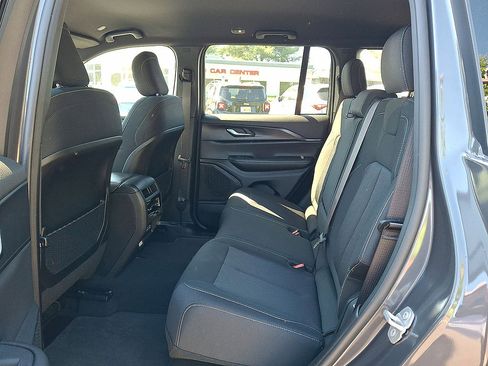 Used 2024 Jeep Grand Cherokee Laredo w/ Luxury Tech Group I AWD/4WD image 13