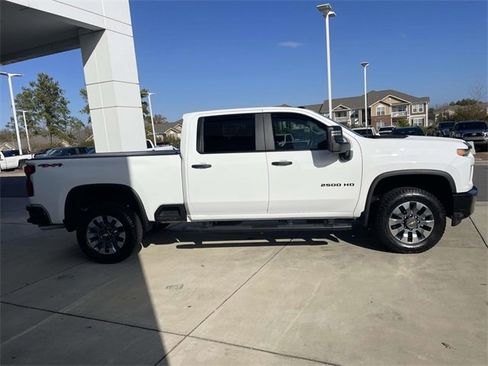 Used 2023 Chevrolet Silverado 2500 Custom w/ Custom Value Package image 5