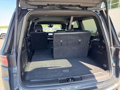 Certified 2024 Jeep Wagoneer Series II w/ Flexible Seating Group RWD image 15