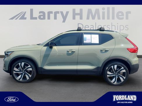 Used 2023 Volvo XC40 B5 Ultimate w/ Climate Package AWD/4WD image 2