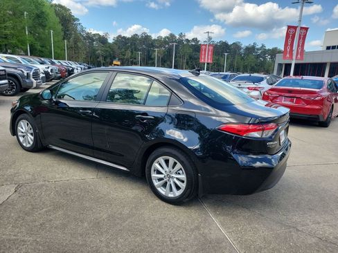 Used 2026 Toyota Corolla LE w/ LE Premium Package FWD image 3