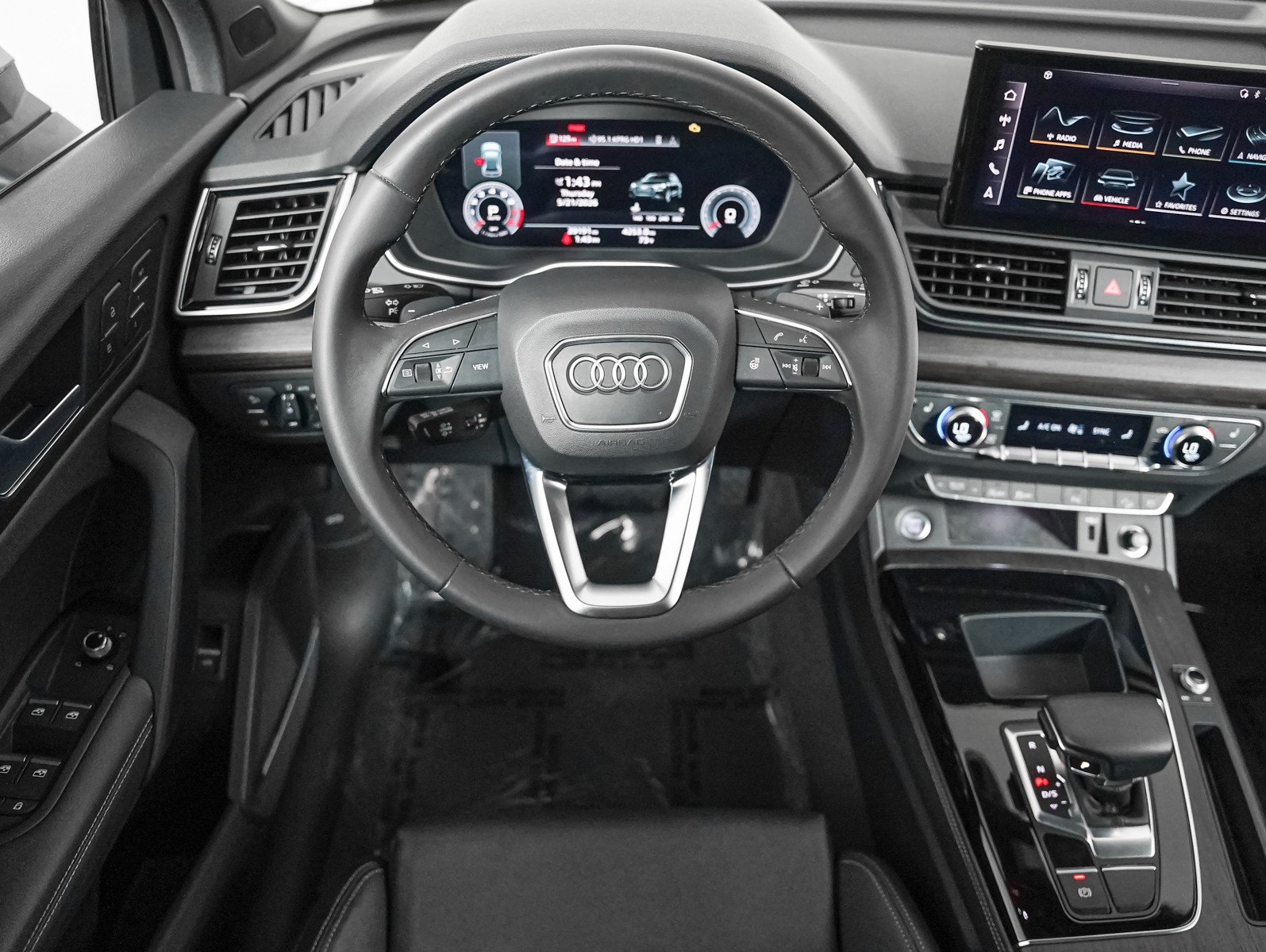 Used 2023 Audi Q5 2.0T Premium Plus w/ Premium Plus Package AWD/4WD image 11