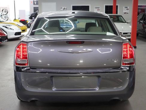 Used 2011 Chrysler 300 Limited w/ Luxury Group image 5